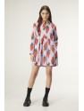 VESTIDO CORTO CON CUELLO CAMISERO Y ESTAMPADO DE ZANAHORIAS