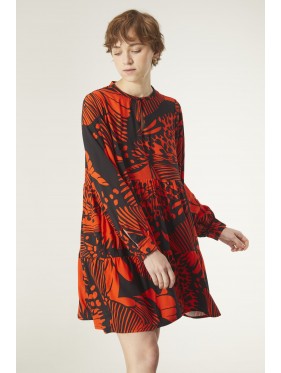 VESTIDO CORTO OVERSIZE CON DETALLE DE FRUNCES Y ESTAMPADO DE MARIPOSAS