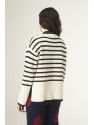 JERSEY OVERSIZE DE PUNTO CON CUELLO ALTO Y RAYAS BLANCO Y NEGRO