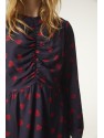 VESTIDO CORTO CON FRUNCE VERTICAL Y ESTAMPADO DE CORAZONES
