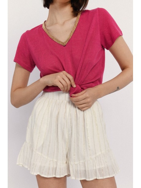 CAMISETA DE MANGA CORTA CON DETALLE EN EL ESCOTE
